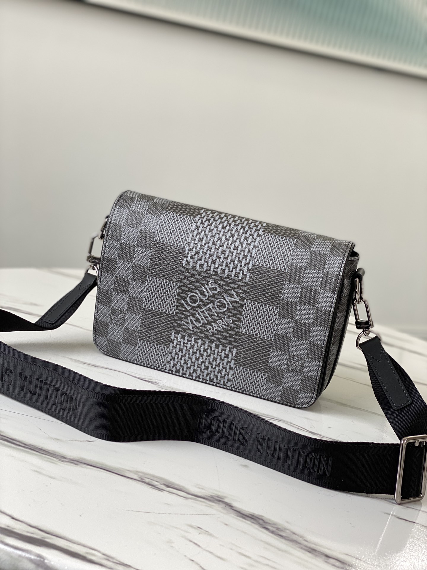 Louis Vuitton N50014 LV Studio Messenger Damier Graphite